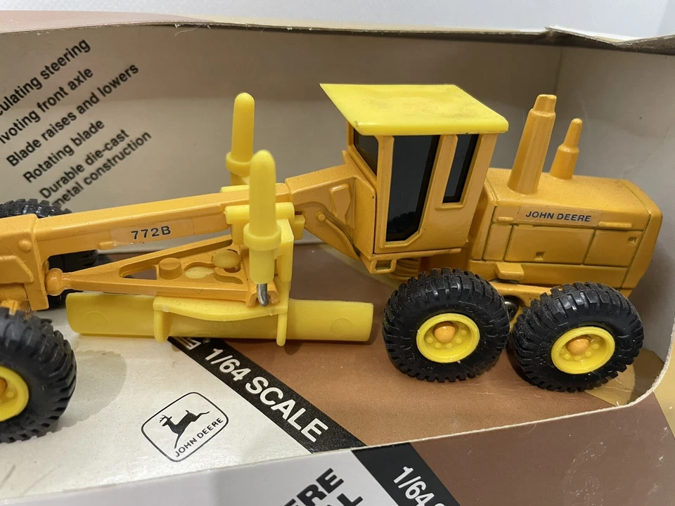 ERTL TOY JOHN DEERE 1987 niveladora industrial modelo fundido a presión caja escala 1:64 Foto 3 de 4