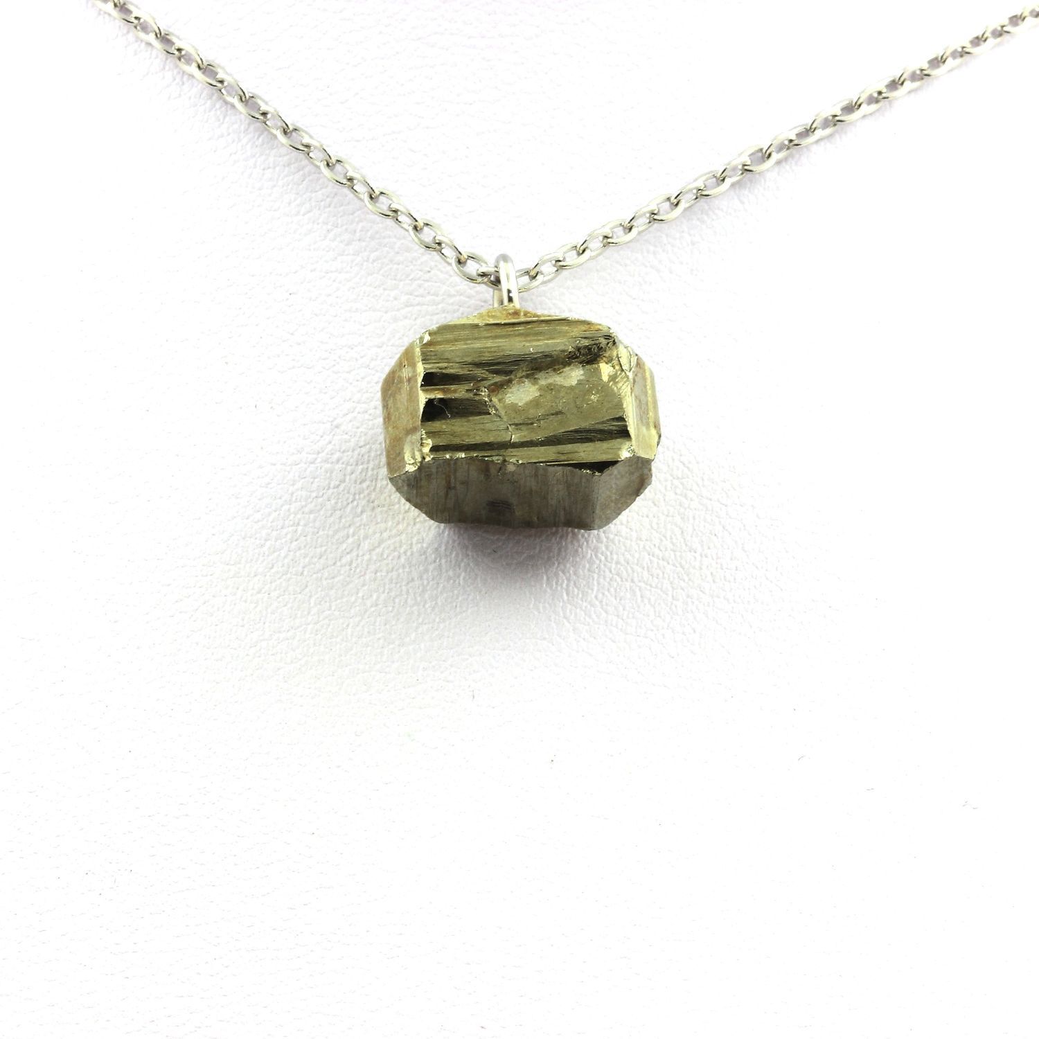 Collier Pyrite brut 34.63 ct Ambas Aguas d'Espagne avec cordon noir ajustable