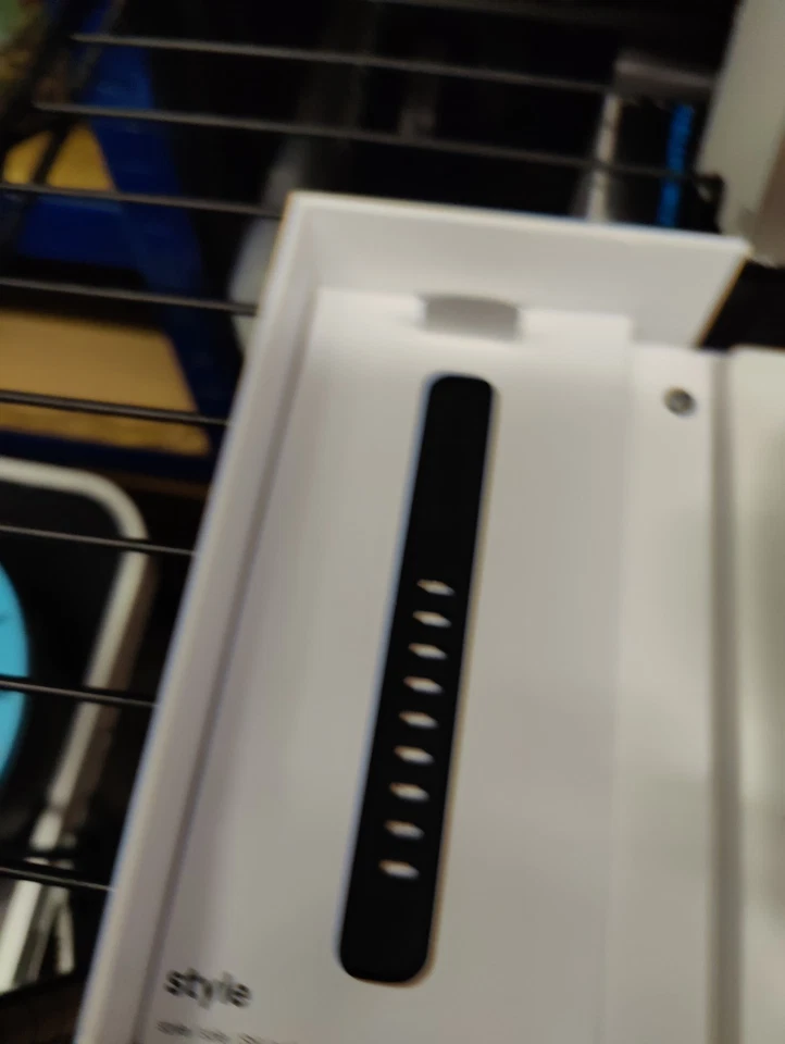 Fitbit Versa 4Graphite Aluminium Case and black band  Fitness Smart Watch - Image 3 of 4