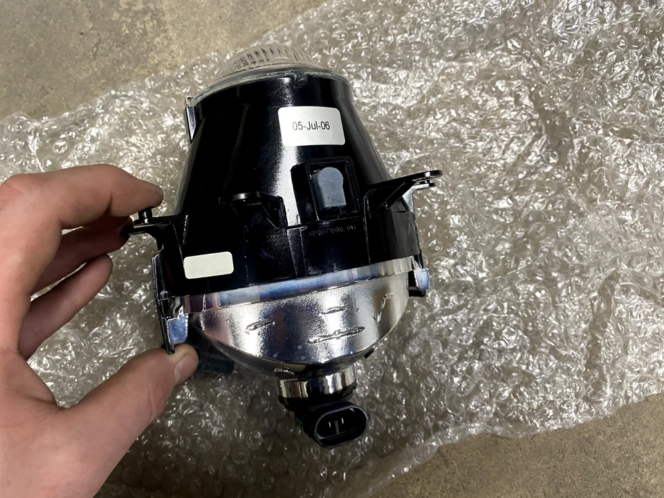 Faro antiniebla izquierdo/derecho BMW 325i xi 330i xi 2002-2005 OEM NUEVO STOCK ANTIGUO 63176911007 Foto 4 de 4