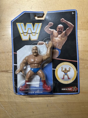 WWE MATTEL RETRO SERIES 8 - IRON SHEIK WRESTLING A...