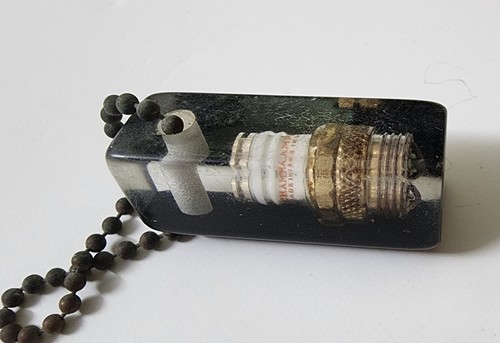 KEYCHAIN VTG CHAMPION MINI SPARK PLUG OLD PLASTIC Acrylic made in USA - Picture 4 of 5