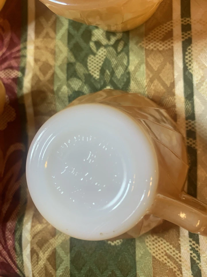 Juego de 7 tazas y platillos Fire King para horno brillo melocotón 3 bandas anclaje enganche Foto 3 de 4