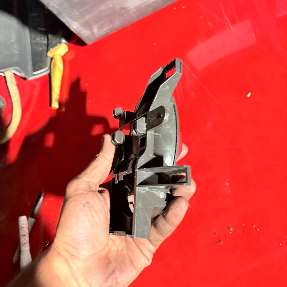 Manija de puerta interior delantera fuera de juego para conductor derecho Nissan Juke 2014 Foto 3 de 4