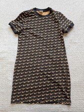 Nike Dress Womens XL Black Tan T-Shirt Allover Swoosh Print Short Sleeve Tee