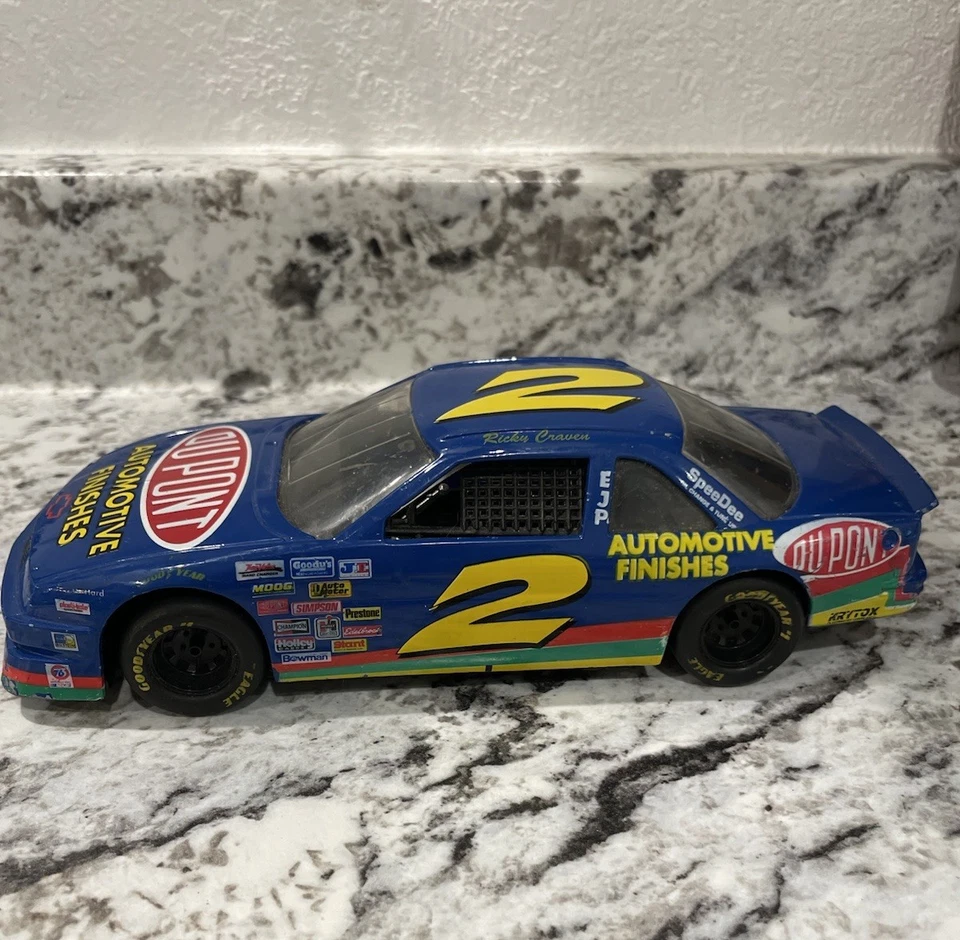 1992 Racing Champions | Ricky Craven #2 Dupont 1:24 Blue Car Chevy NASCAR - Image 3 of 4