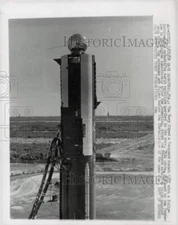 1958 Press Photo Satellite atop Vanguard rocket on launch pad at Cape Canaveral