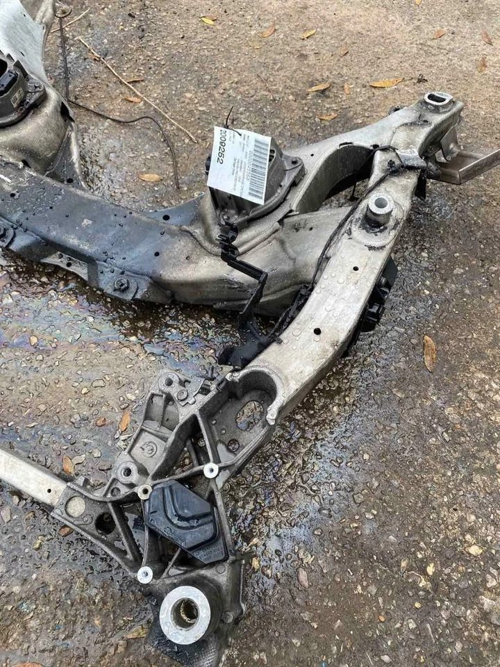 Bmw 4.4l Rwd Front Undercarriage Crossmember OE Fits BMW 550I 2010-2017 - Image 2 of 4