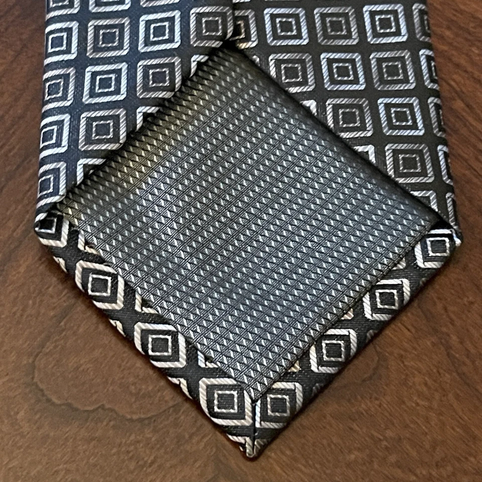 Gravata masculina Basic Editions marrom feita à mão 100% poliéster feita na China - Imagem 2 de 4