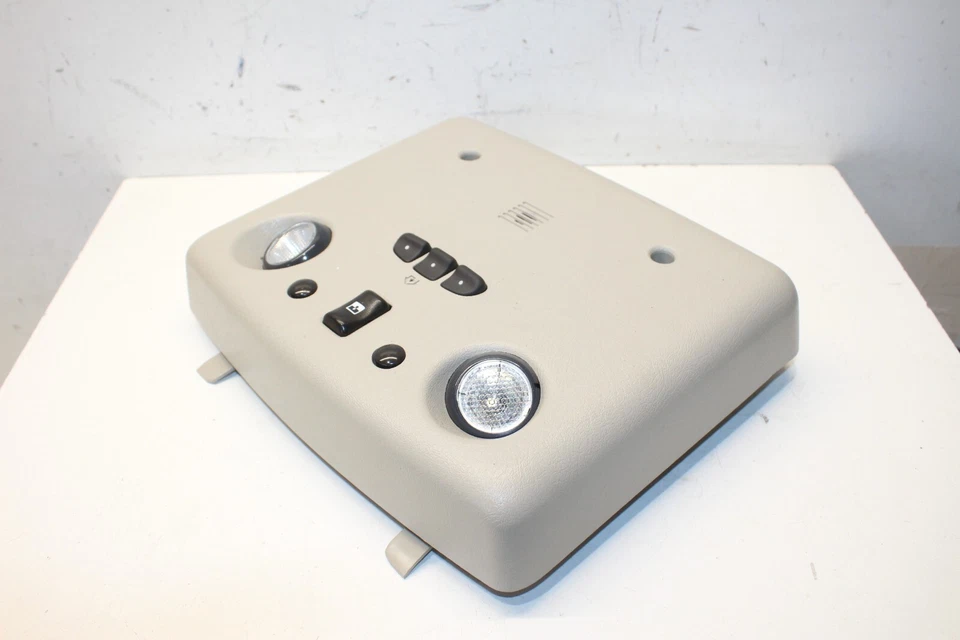 03 - 07 HUMMER H2 FRONT OVERHEAD DOME LIGHT LAMP & GARAGE DOOR OPENER  OEM - Image 3 of 4