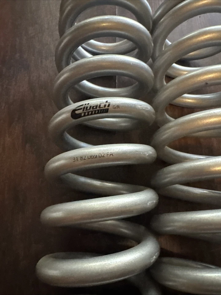 Kit de muelles helicoidales elevados delanteros plateados para camioneta Eibach Pro para Toyota Tacoma 2016+ Foto 2 de 4