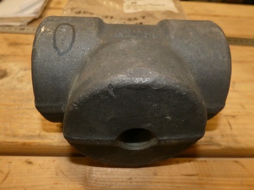 Reducing Tee: Malleable Iron, 2 in x 2 in x 1/2 in Pipe Size, NPT x NPT x NPT - Picture 5 of 6