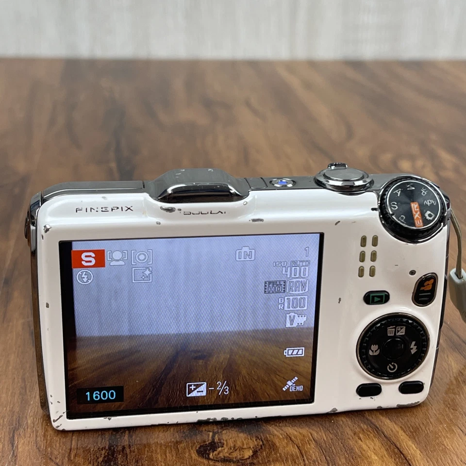 Fujifilm FinePix F500EXR 16.0MP Digital Camera With Charger & SD Card - Tested, photo 2 of 5