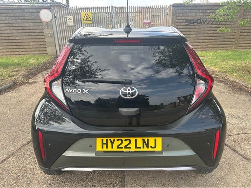 CHEAPEST TOYOTA AYGO X 1.0 EXCLUSIVE AUTOMATIC 2022. ONLY 17 K MILES. HUGE SPEC - Picture 5 of 11