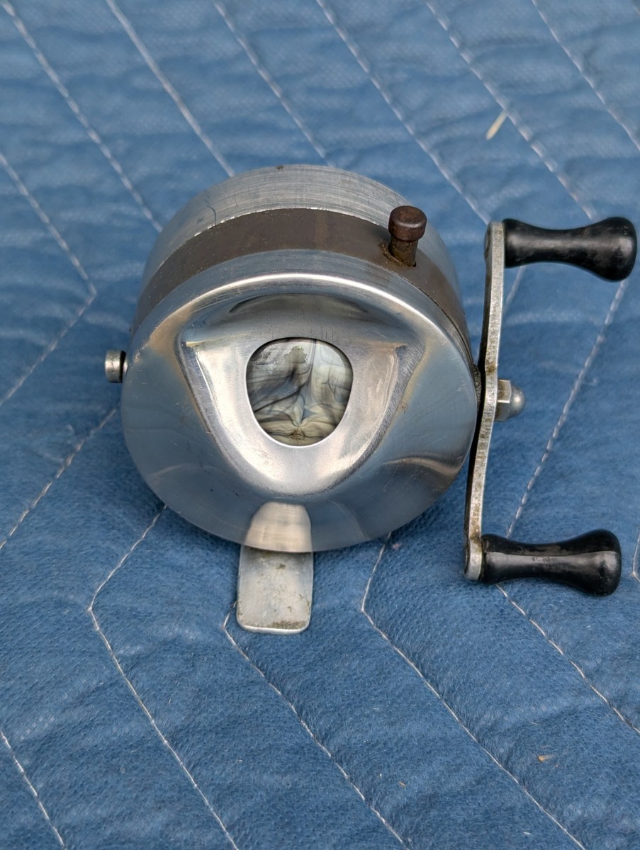 Vintage Zebco Model 11 Marbled Thumb Ball Spincasting Reel Tulsa