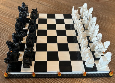 LEGO Harry Potter: 76392 Hogwarts Wizard's Chess. Mostly Complete.