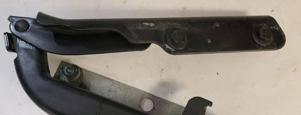 93-02 Firebird Trans Am Camaro LH Drivers Hood Bisagra con soporte para guardabarros y tuercas Foto 3 de 4