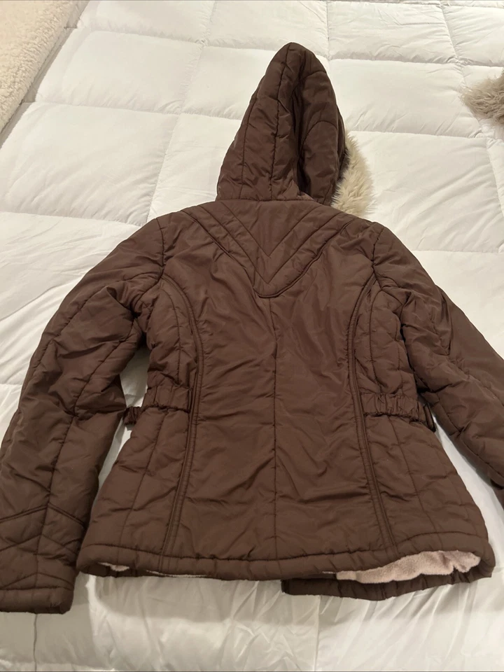 Abrigo de invierno Limited Too niñas 14 - marrón/rosa con capucha forrada de piel sintética extraíble Foto 4 de 4