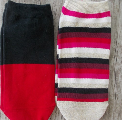 NEW KATE SPADE NO SHOW SOCKS 3 PAIR BLACK RED GOLD METALLIC GLITTER FOXY LADY - Picture 3 of 4