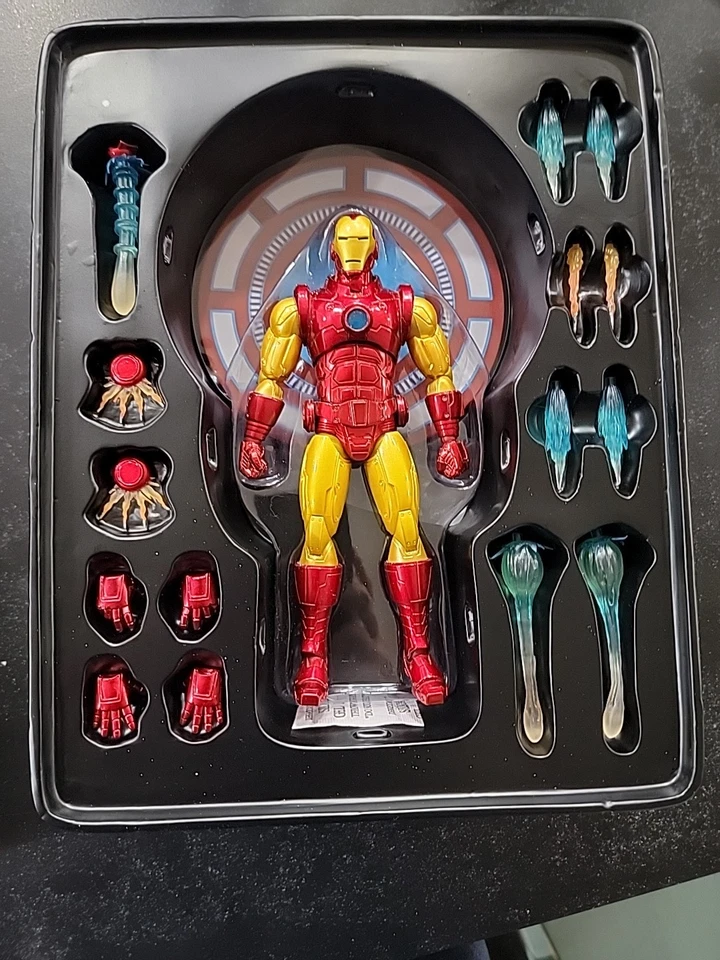 Boneco de ação Mezco One: 12 Collective Marvel The Invincible Iron Man caixa aberta  - Imagem 4 de 4