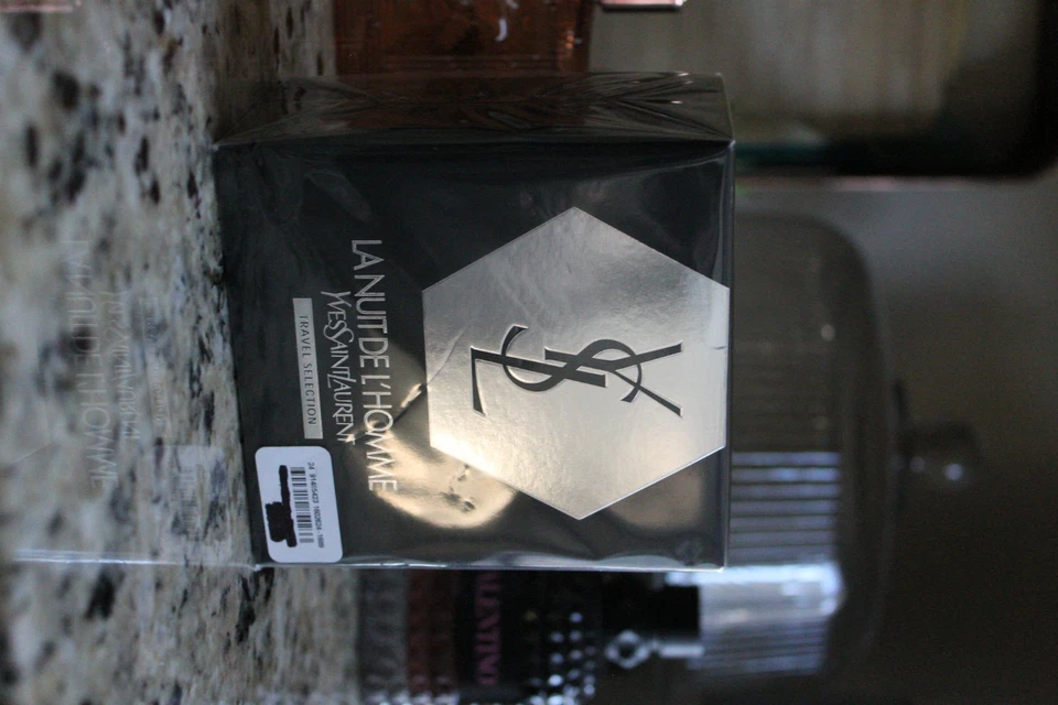 YSL La Nuit de L'Homme Juego de Regalo 2 Piezas 3.3 OZ Colonia Gel de Ducha Foto 3 de 4