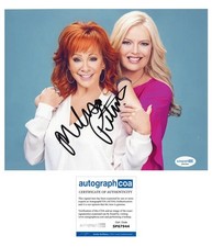 Melissa Peterman "Reba" AUTOGRAPH Signed 'Barbra Jean' 8x10 Photo B ACOA