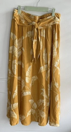 H&M Linen Blend Skirt • NWT • Women’s L