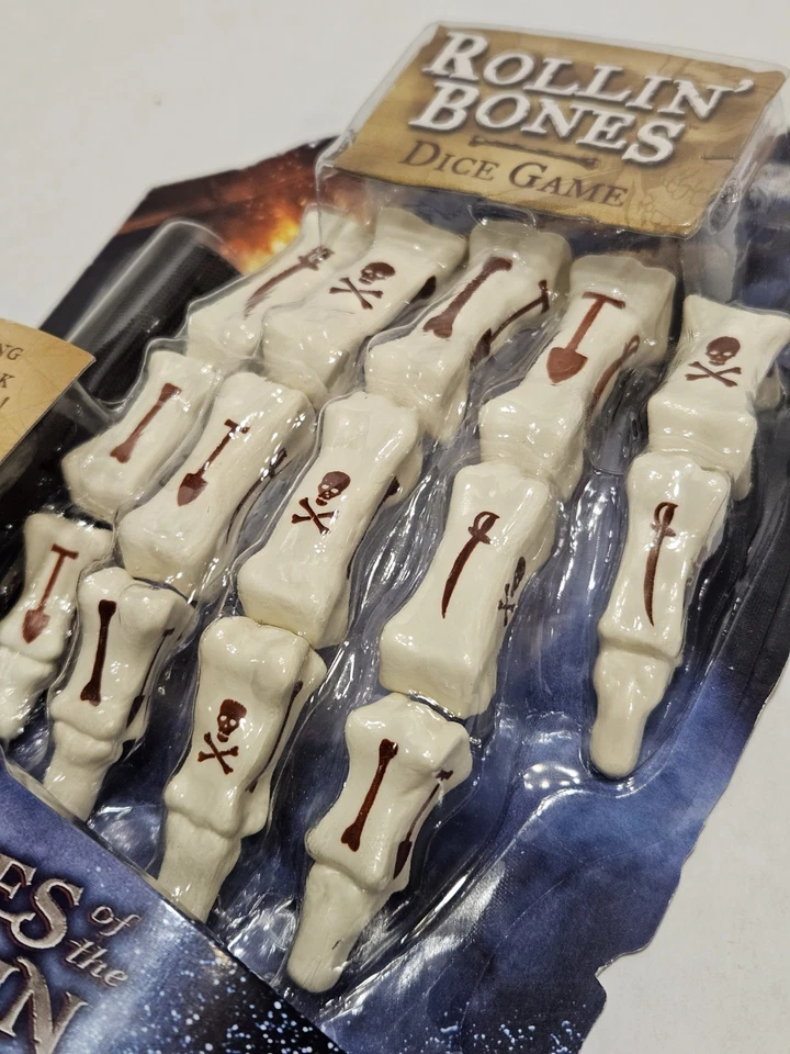 Juego de dados Rollin’ Bones Piratas del Caribe en mareas misteriosas NUEVO 2011 Foto 2 de 4