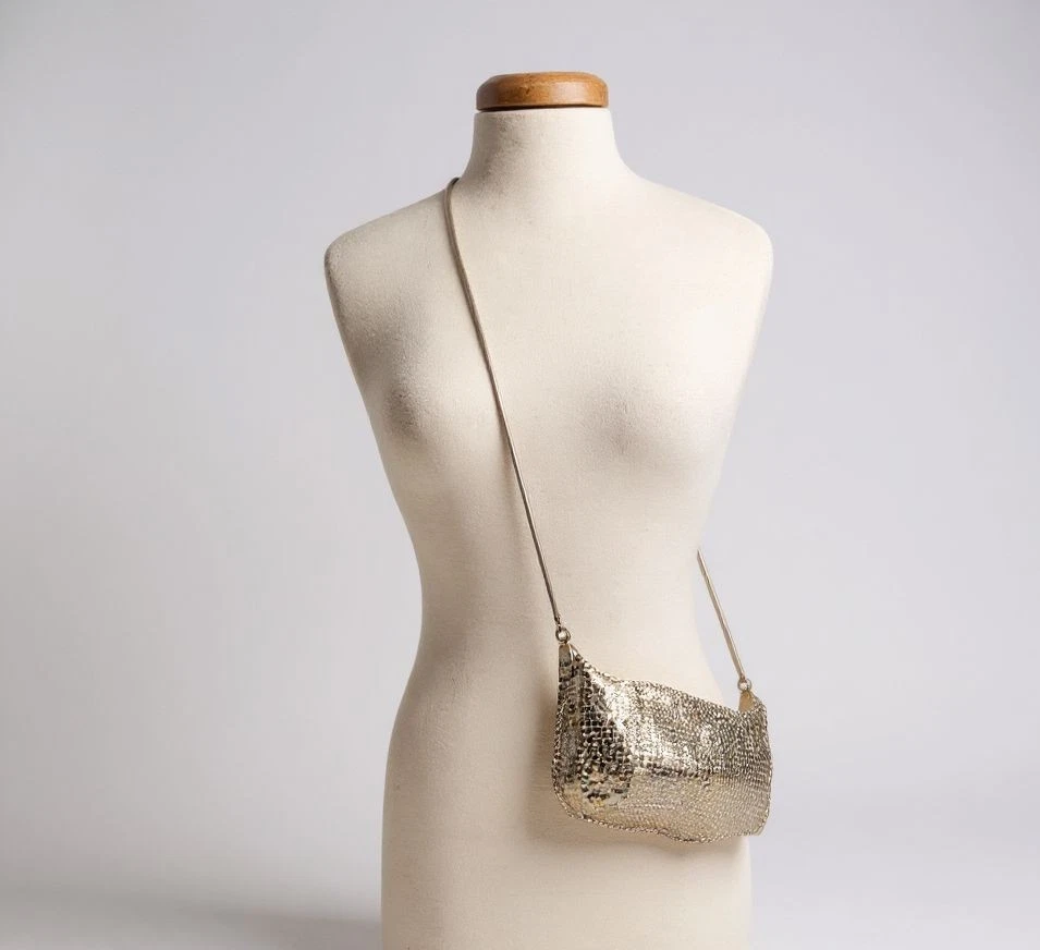 Bolso de Hombro Bandolera de Malla Plateada Vintage La Regale Y2K Disco Noche Foto 2 de 4