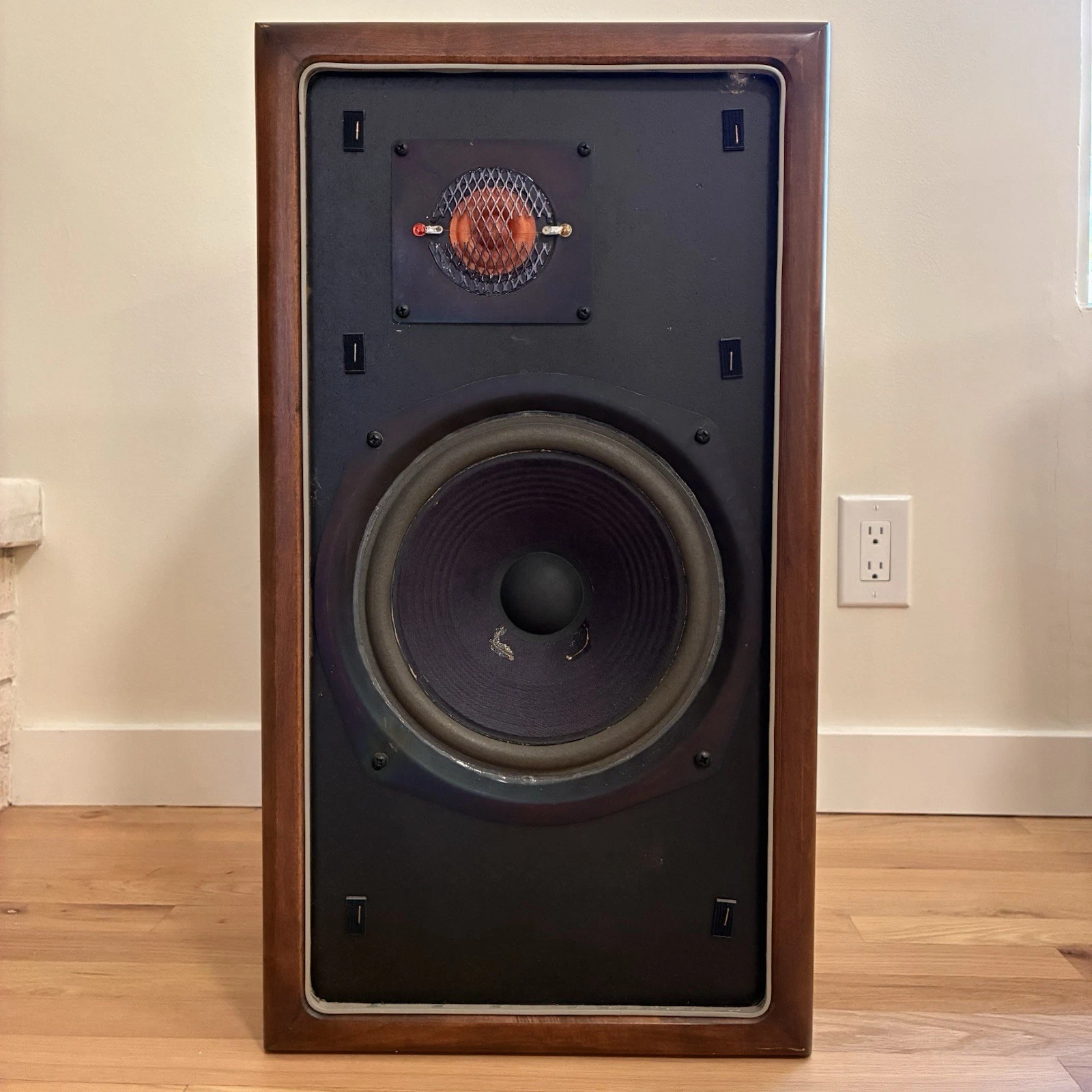 Vintage MCM Advent NLA (A4) Bullnose Walnut Speakers *Clean! *Refoamed! image 16