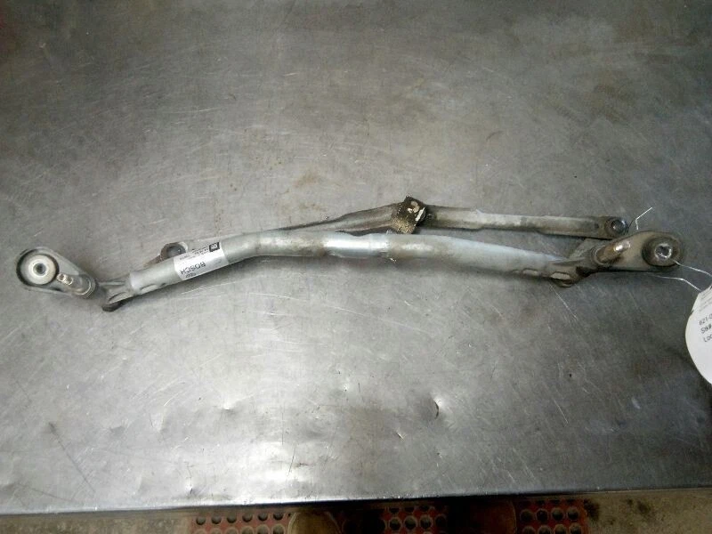 2005-2010 Chevrolet Cobalt Windshield Wiper Transmission 6006395 - Image 2 of 4