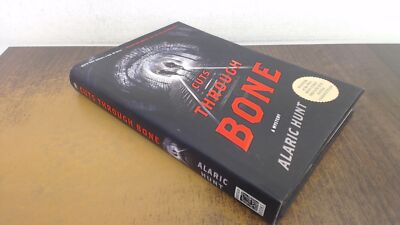 			Cuts Through Bone, Hunt, Alaric, Minotaur Books,US, 2013, Hardcov		