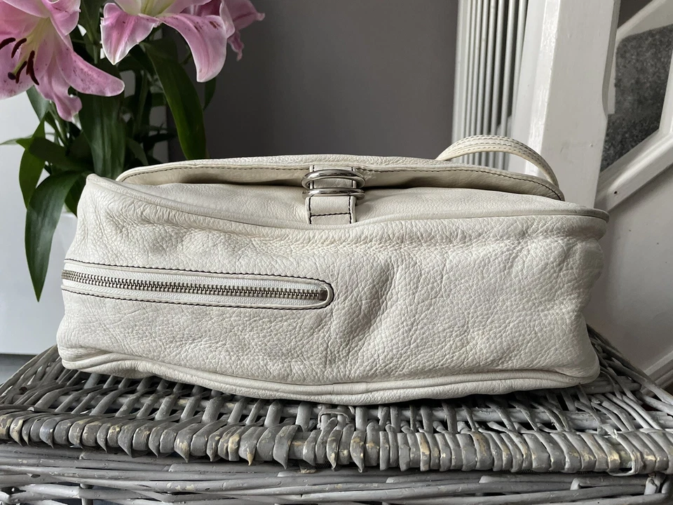 Lovely Genuine MARC BY MARC JACOBS  Leather Shoulder Bag, Handbag Off White - Image 4 of 4