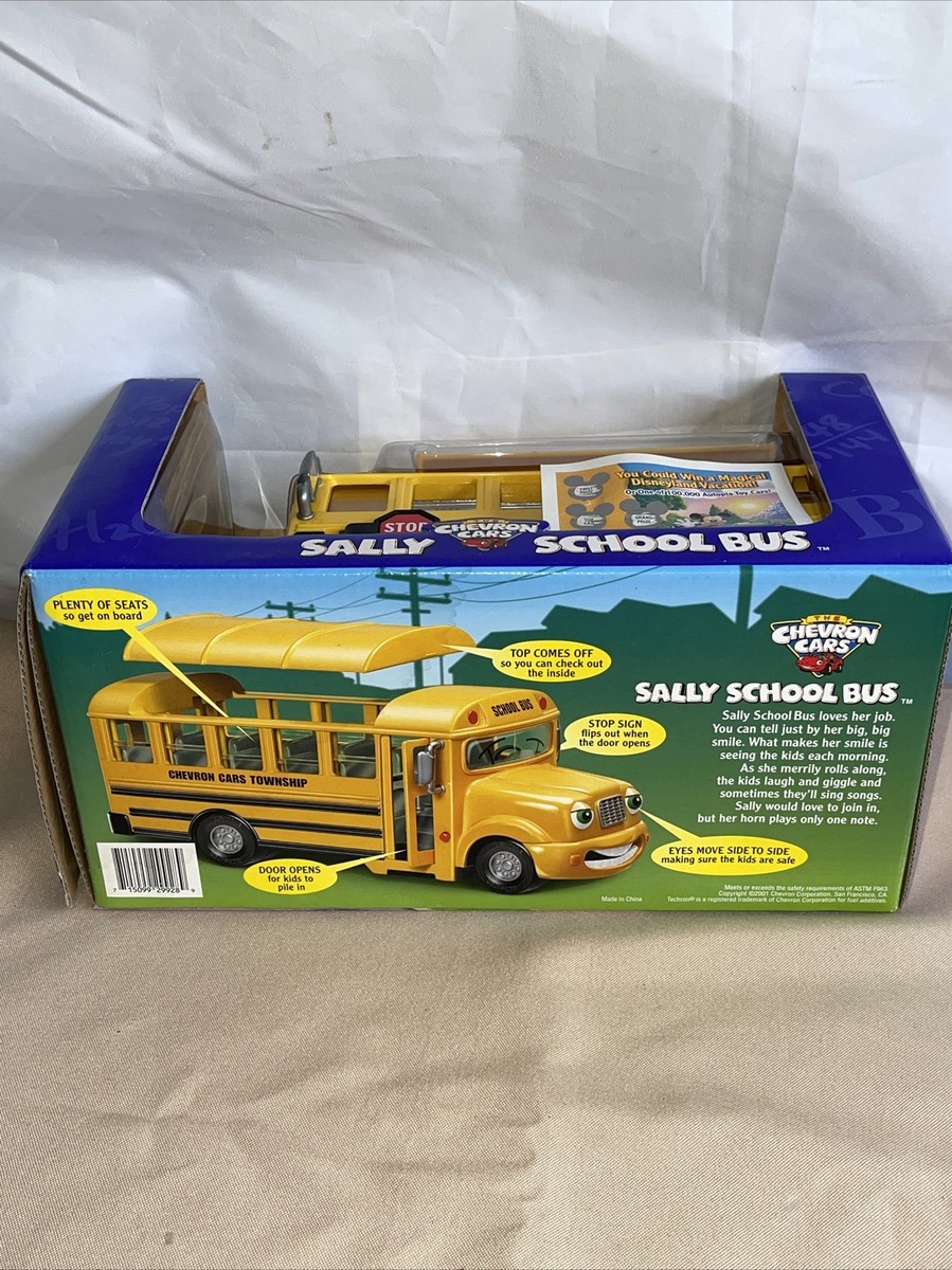 新品カーズ フェイス Sally School Bus Chevron Cars The Chevron Cars Sally School Bus with Removable Roof Vintage Year