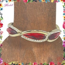 Faceted Red Ruby Color Crystal Rhinestones Gold Tone Stretch Signed Bracelet