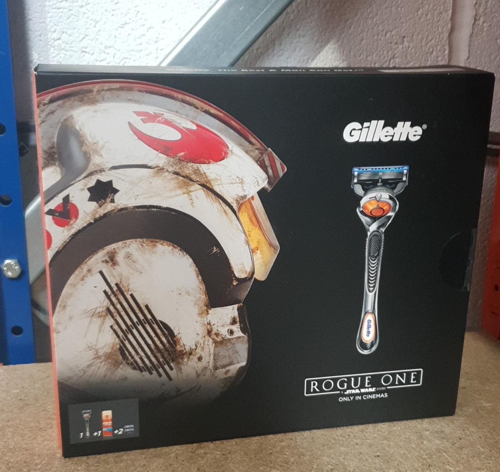 Gillette Fusion Proglide Razor & 2 Refills *The Shaving Gel expiry date