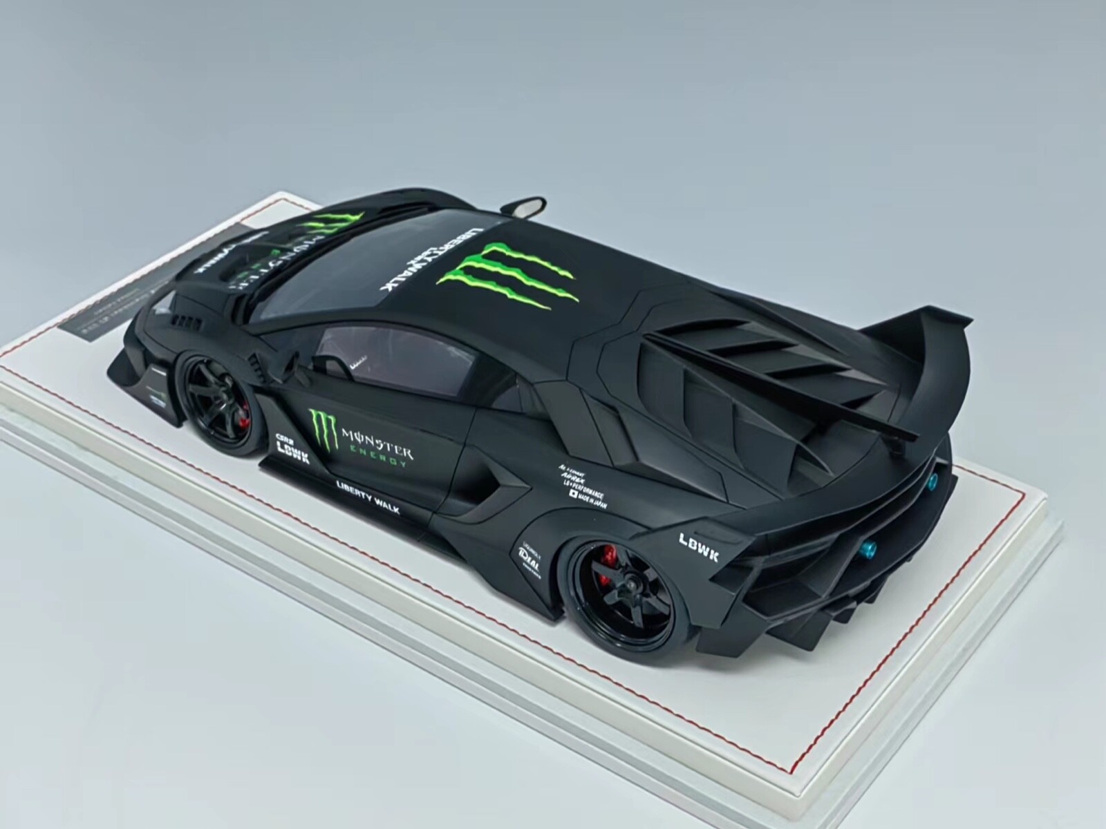 MOTORHELIX - 1/18 - LAMBORGHINI - AVENTADOR GT EVO