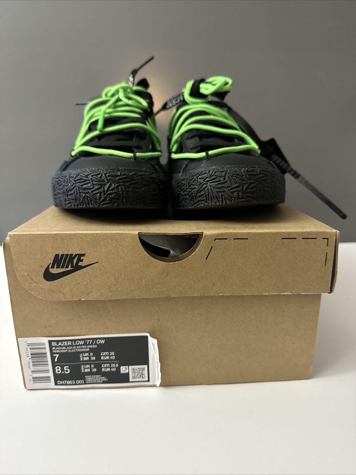 OFF WHITE X NIKE Bianco sporco x Nike Blazer Low nero e verde elettro DH7863 001 US 7