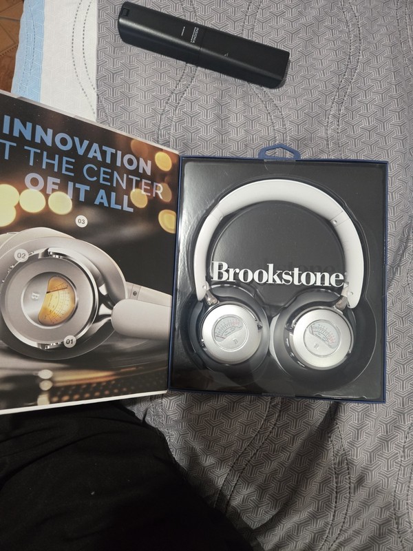 Brookstone Acoustic Pro Bluetooth Headphones Quick Charge Mic Gray/White