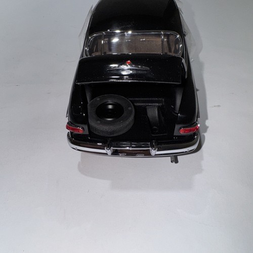 Danbury Mint 1:24 1949 Mercury Coupe Black Diecast Car w/ Box - Picture 6 of 24