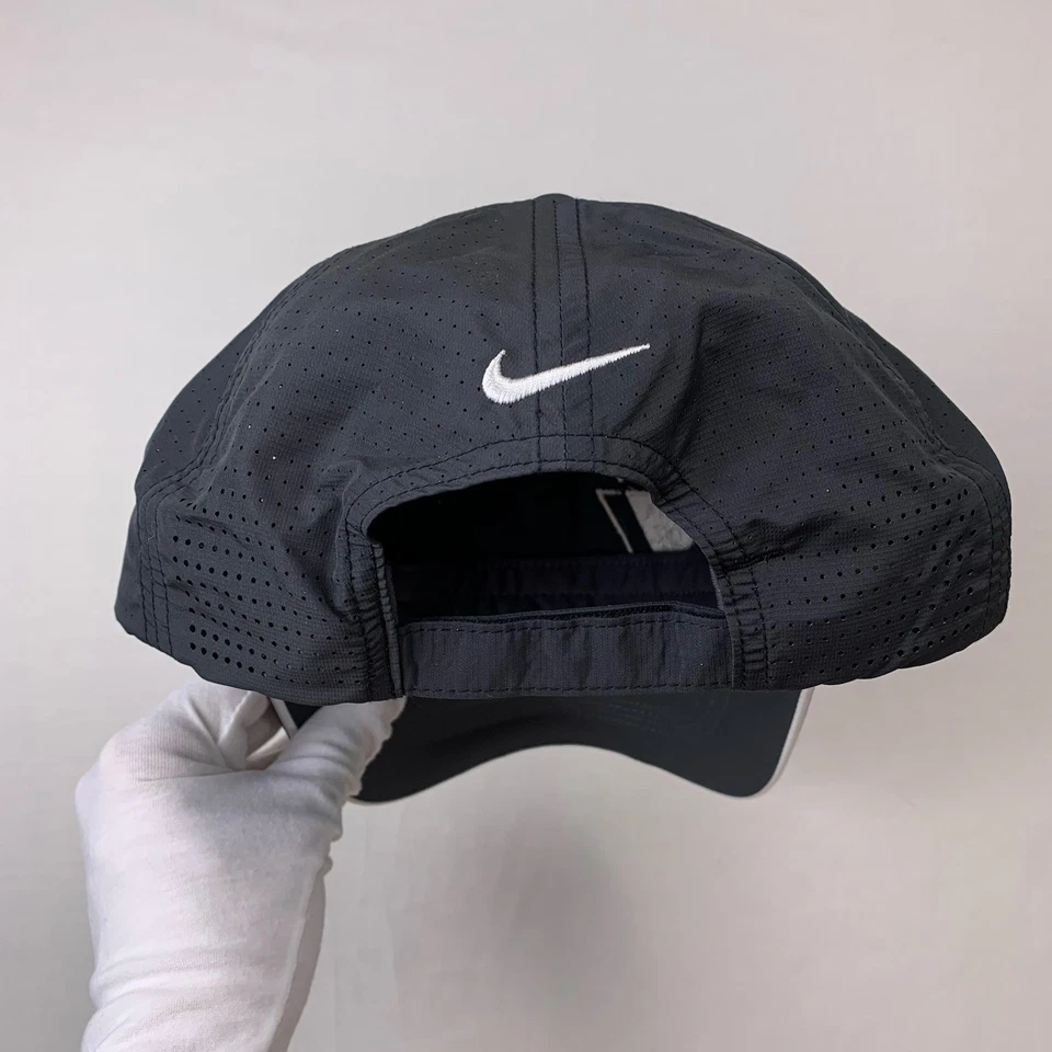 Gorra de golf Nike para hombre con logotipo de The Catalyst gorra ligera con gancho y correa de bucle negra Foto 4 de 4