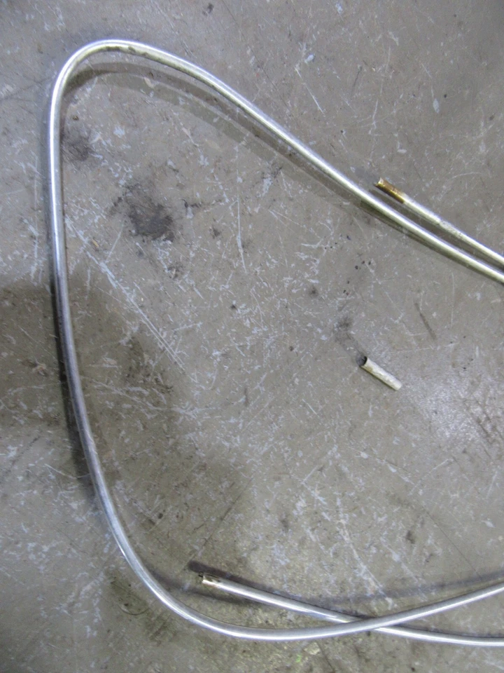 1963 年大众 Bug 前挡风玻璃装饰成型密封件插入件套装 — 第 2/4 张图片