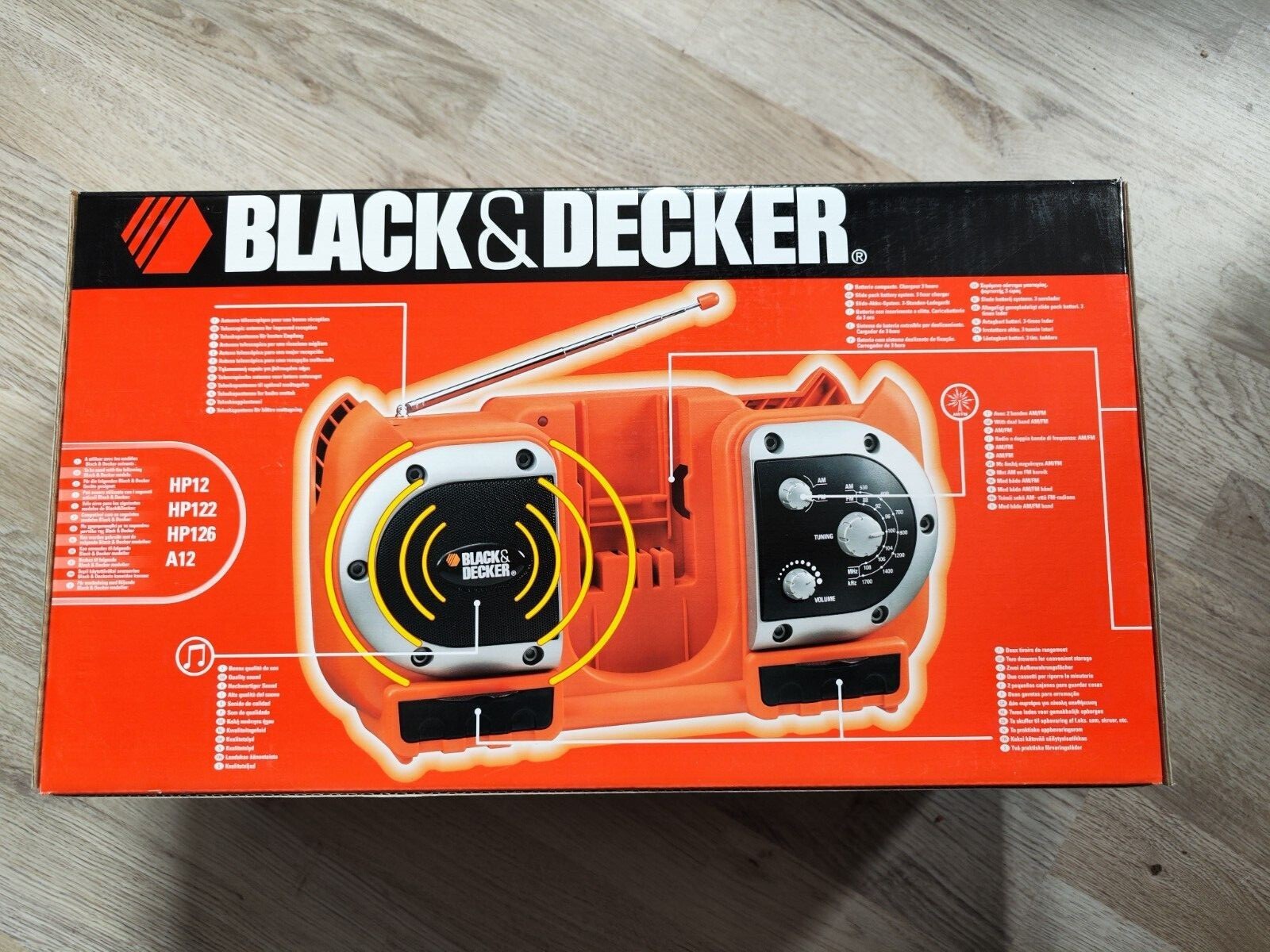 Black & Decker Akku Ladegerät und Radio 12V R123F2 NEU