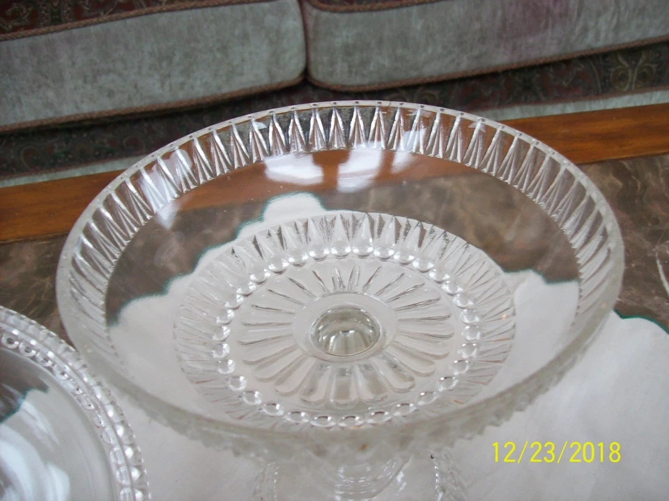 Plato de caramelo de compota pedestal cubierto patrón de lágrima llamativo de cristal vintage Foto 4 de 4