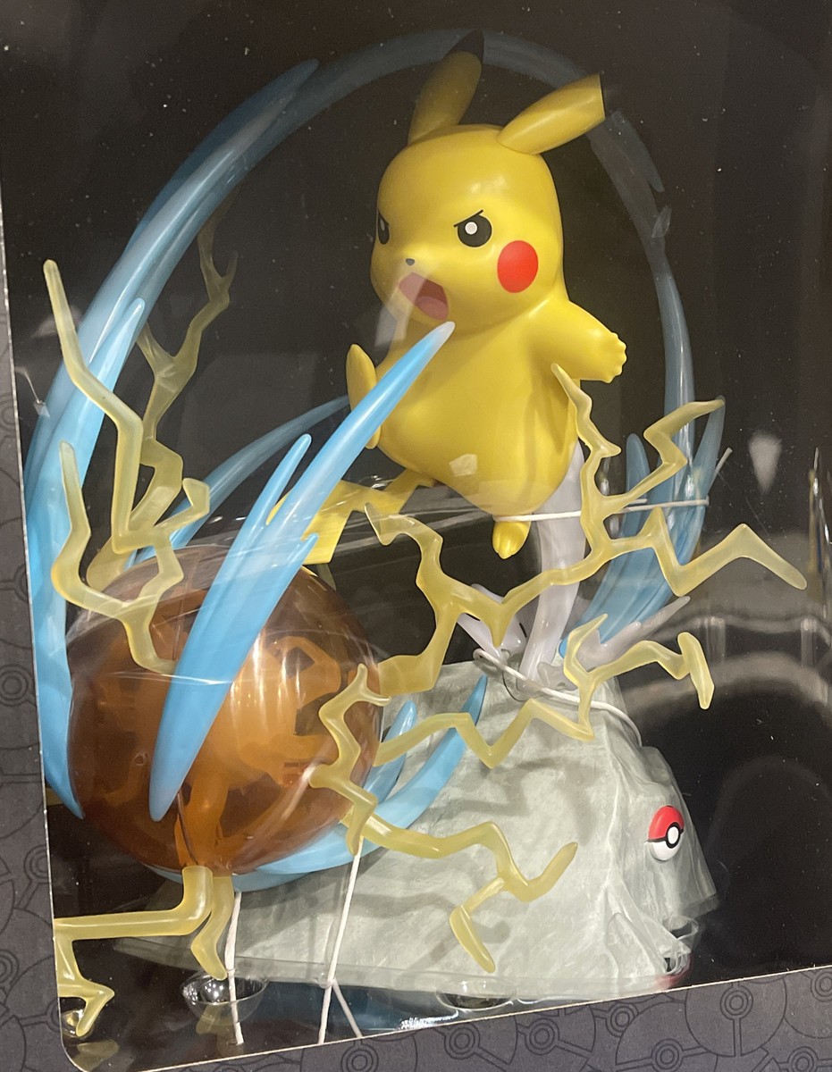 Pokemon Select 1:10 Scale LIGHT FX PIKACHU Deluxe Figure