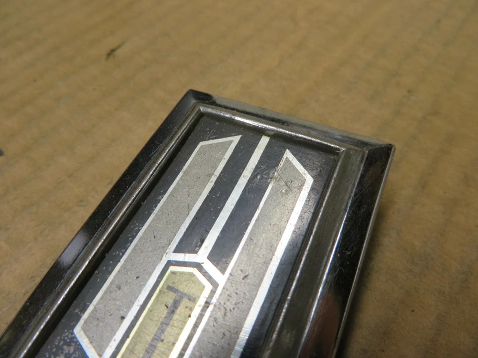 OLDSMOBILE TORONADO TAPA DE RUEDA TAPA CENTRAL TAPA CENTRAL DE RUEDA FABRICANTE DE EQUIPOS ORIGINALES # 254743 Foto 4 de 4