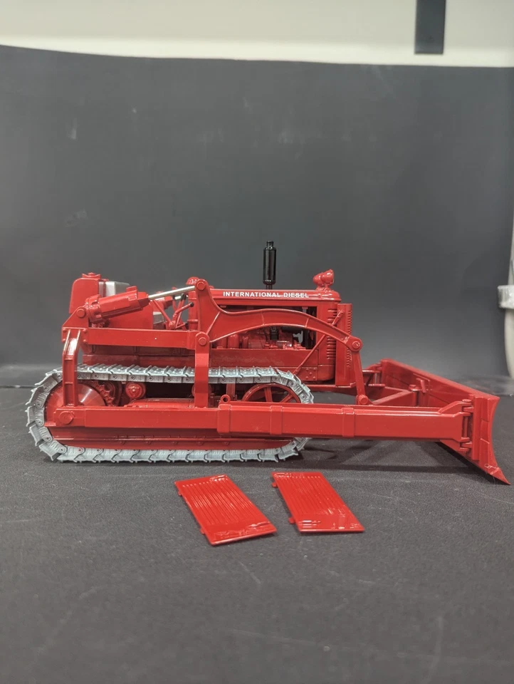 SpecCast International Harvester TD-14 Crawler W/ Blade Classic Series ZJD156 - Image 3 of 4