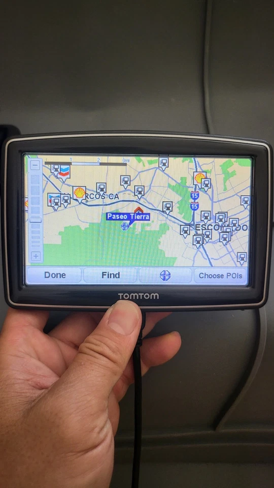 Bundle Of GPS Device 2x Garmin, 1xTOMTOM and 2xMagellan - Image 4 of 4