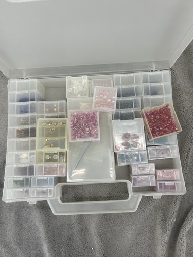 Random Assortment Of Jewelry Making Craft Beads In Clear Case With Mini Cases - Picture 3 of 9