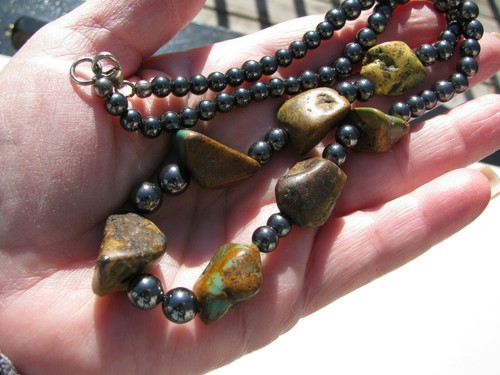 VTG. UNISEX RARE CHUNKY GREEN BLUE BROWN TURQUOISE 18MM. HEMATITE BEAD NECKLACE - Picture 4 of 5